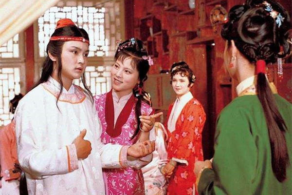 袭人&史湘云80回后做了秦淮歌女?袭人秘密送的玛瑙碟子:促成情断湘江