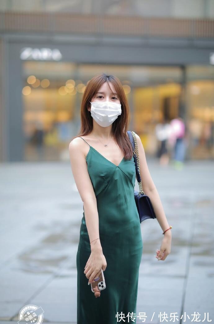 装扮 大方优雅的连衣裙装扮时尚出彩又美观,透出不凡的格调,帅气随性