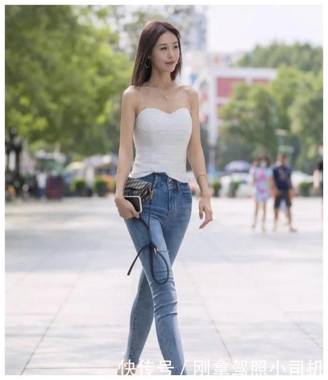 气质|街头美女的“白色系”穿搭,穿出“复古风”,秀出不一样的气质
