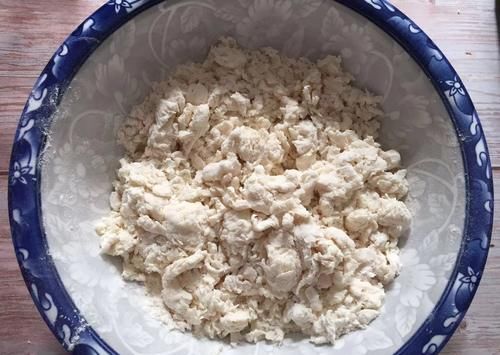 早餐喜欢吃的奶黄包,光滑松软,奶香浓郁,一次发酵省时间