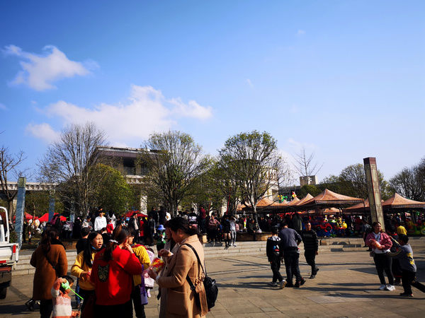 春节长假：黔西南州鲁屯古镇游人如织