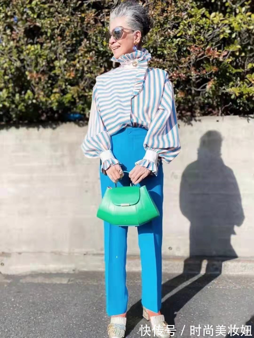 搭配|这是我见过"最会穿"的奶奶,靠穿搭年轻20岁,50+女人该学一学