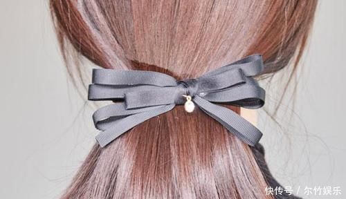 头皮上抠出很多“白泥”,只是头皮屑,还是螨虫在头上扎窝了