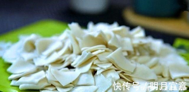 面条|我家早餐最爱喝这汤,比面条好吃,比疙瘩汤顶饱,喝一碗还能保暖