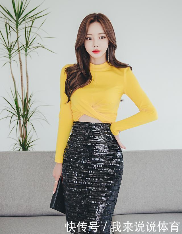 优雅|孙允珠展示的黄色打底衫，搭配黑色亮片包臀裙，适合各种场合穿着