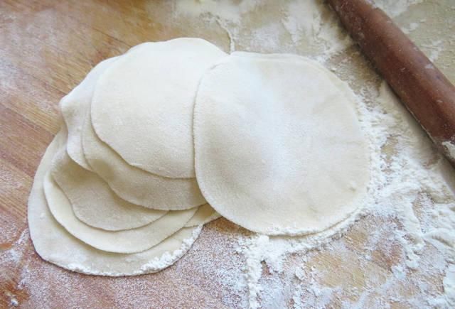 老公调饺子馅,韭菜中加了它,又香还不腻口,我一口气吃30个!