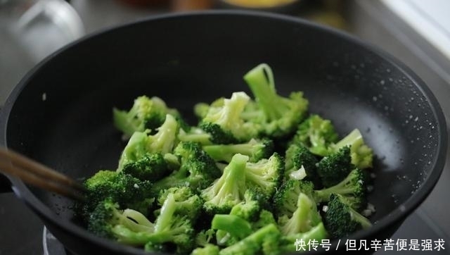 春节吃腻了大鱼大肉,多吃这家的小菜,清爽油腻,比肉受欢迎