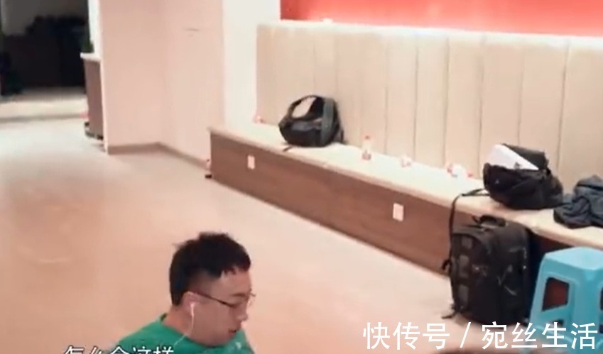 中餐廳|這才是真正的頂流!摔一跤竟成熱搜,于正捧紅自己有無奈也有必然