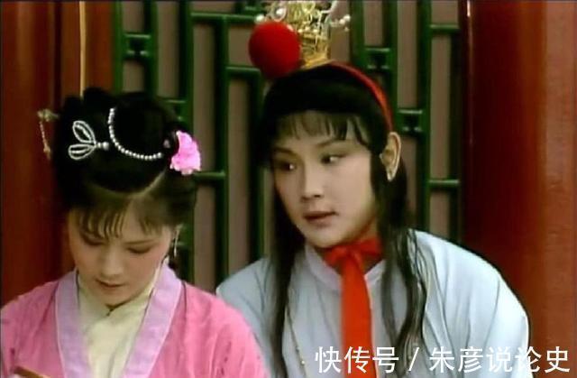 丫鬟#端午节的晚上,晴雯拒绝陪宝玉洗澡,拉开了悲剧人生的开始