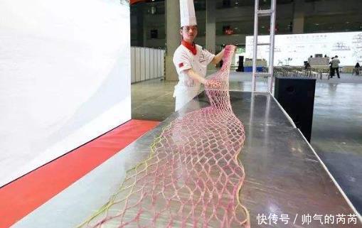 豆腐|日本厨师把豆腐切成花,被中国厨师用萝卜“击败”网友班门弄斧