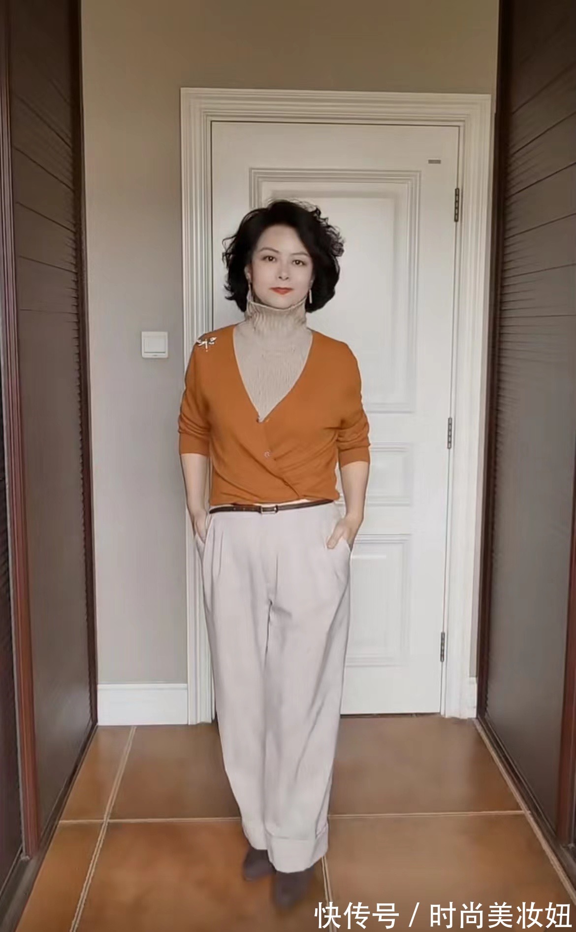 色彩 50岁女人要打扮得高级,分享超实用的3种配色秘诀,每一套都超美