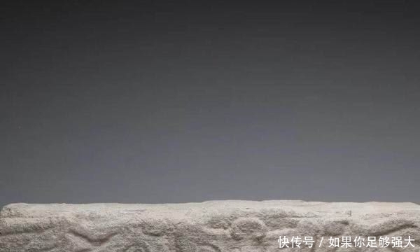 陕西省考古|四千年前的石峁遗址地面,神面纹石立柱依然矗立