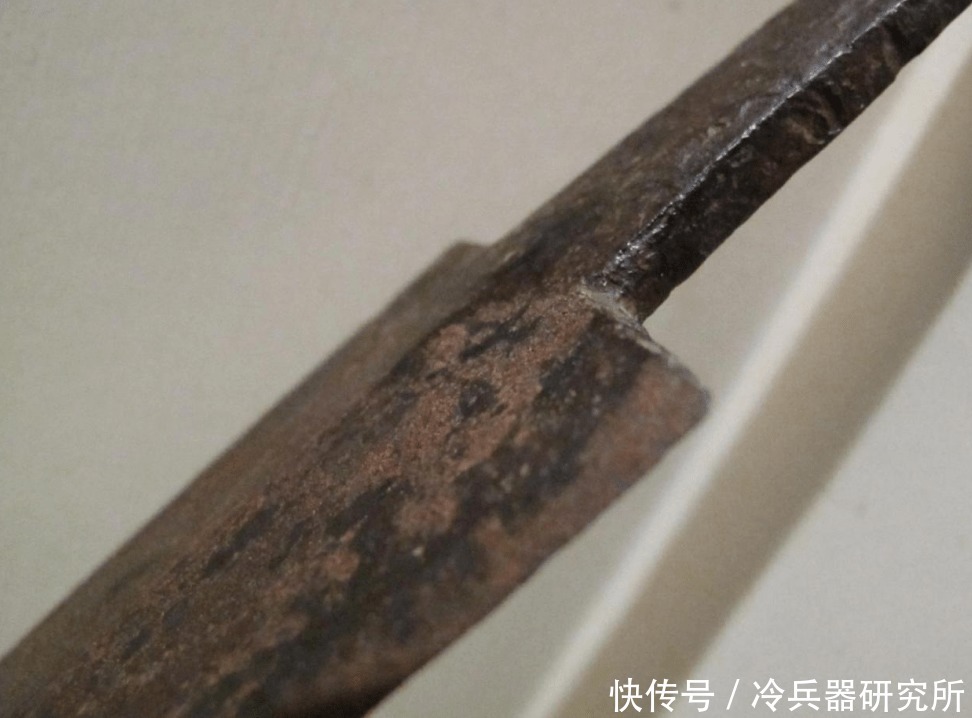 舍施尔弯刀|古代有削铁如泥的神兵利器？现代制造的刀剑回到过去能否大杀四方