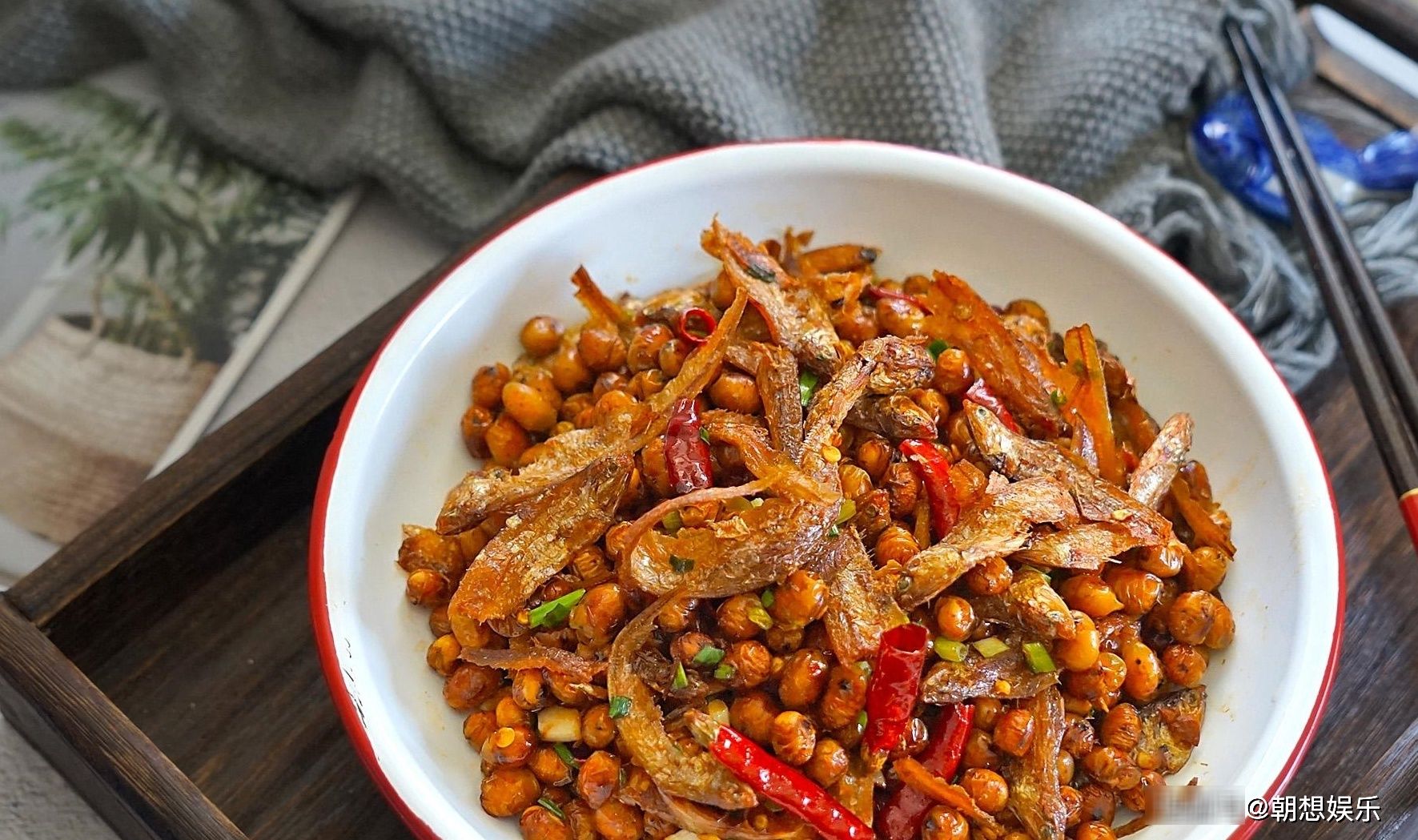 妈妈|黄豆和小鱼干这么熬,太香了!还没出锅,老公就看的直流口水