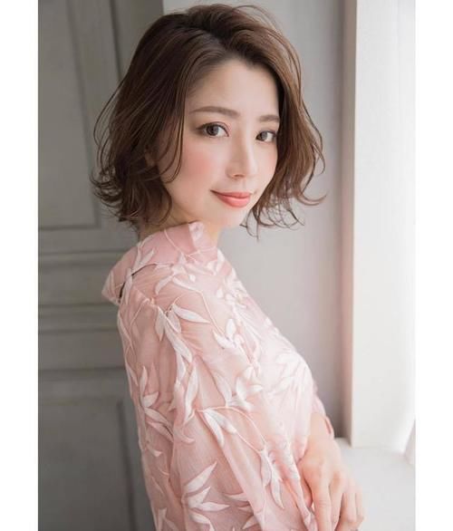 分享六款好看的短卷发，时尚大气灵动感十足，好打理还显脸瘦