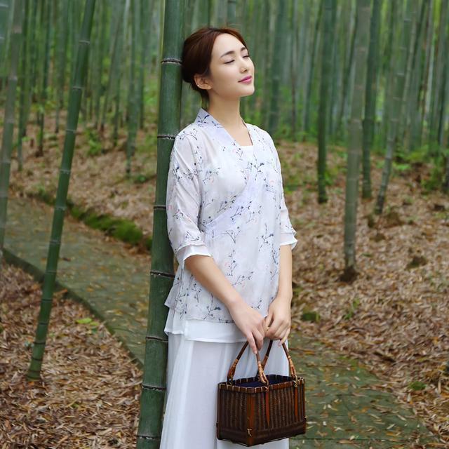 背带裙 穿上旗袍裙的她,才是最美的中国女人,优雅韵味尽在举手投足间