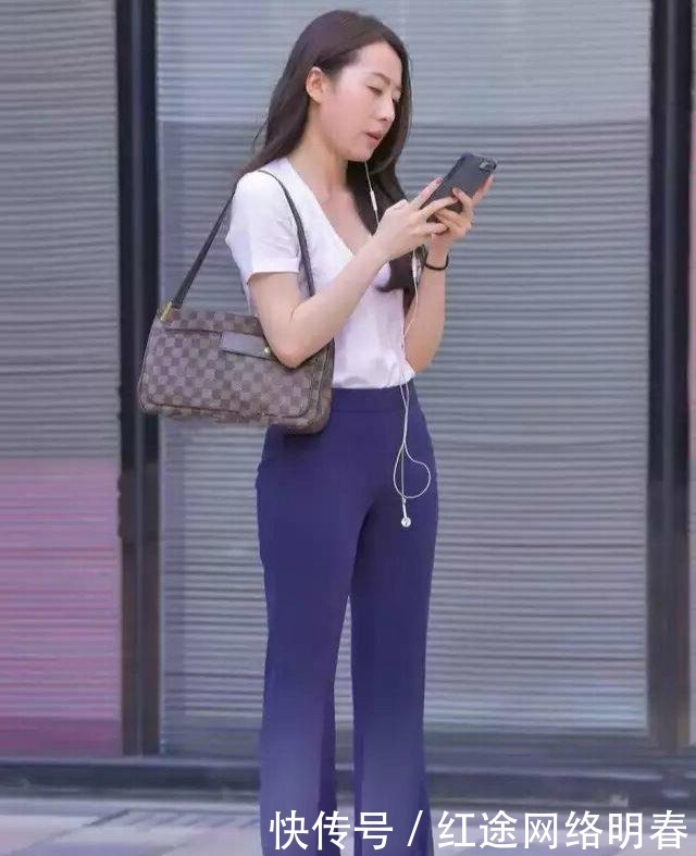 简直|腿型修长的打底裤美女,笔直的站着,线条美简直了!