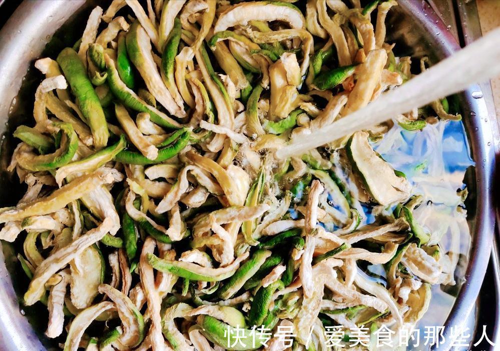 秋天，遇到此菜准买30斤，晒干后比新鲜的好吃，香辣开胃干净卫生