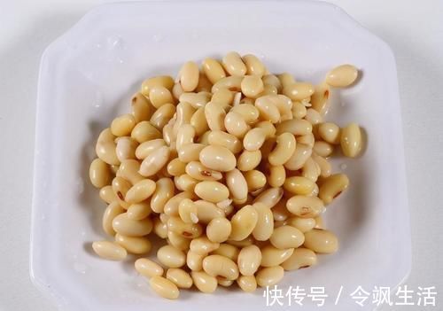 豆腐脑的做法和配方，1碗黄豆10碗水，不用石膏，豆腐脑嫩又滑