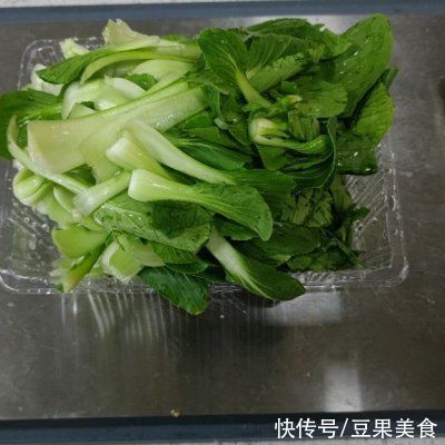 油菜|简单快手又下饭的秘制蒜蓉油菜吃起来那叫一个香