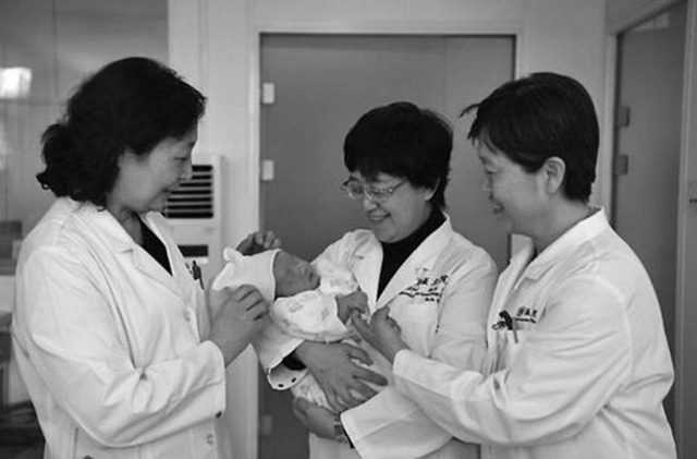 不孕不育|还记得中国首位“试管婴儿”吗？如今她已33岁，活成了这个模样