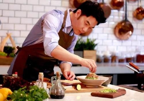 “厨艺俱佳”的明星老爸，黄磊第三，林依轮第二，没想到他是榜首