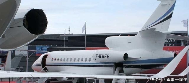 为什么客机机翼在机腹,军用运输机机翼在背部,专家:装东西不同