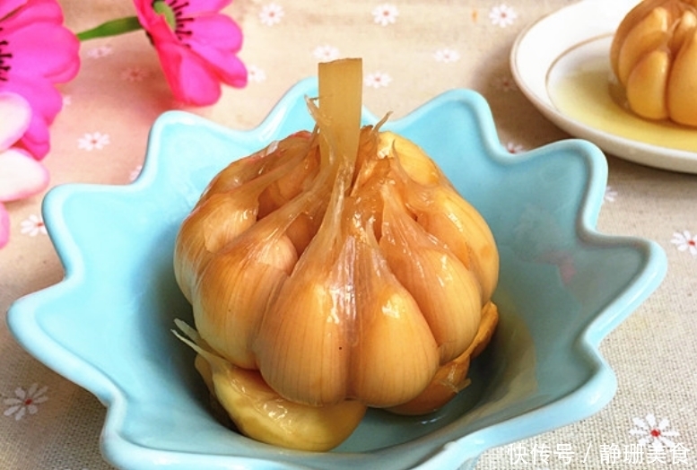 “腌糖醋蒜”只放糖和醋?错了,如果少了它,蒜又苦又涩,还易坏