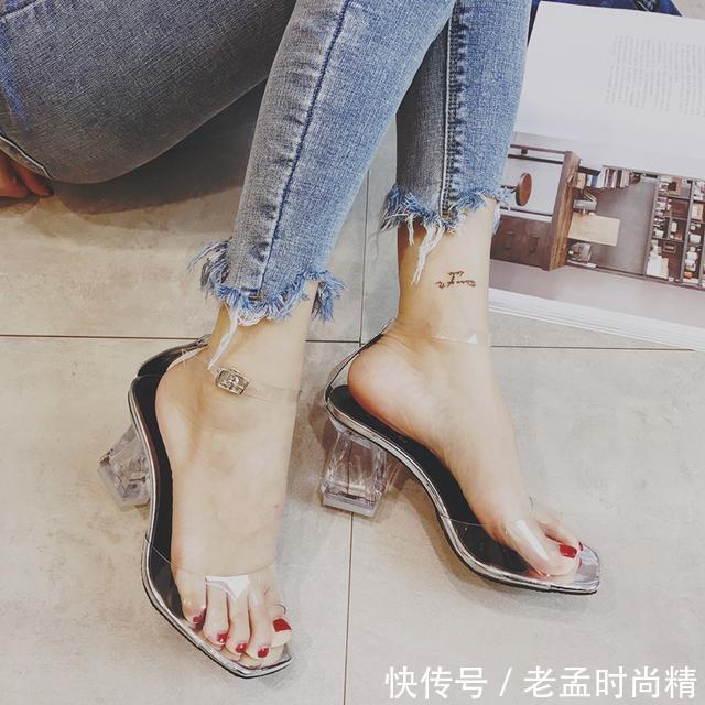 高跟鞋|女人的鞋柜里不能少的透明高跟鞋，拉长双腿线条，展现纤细玉足