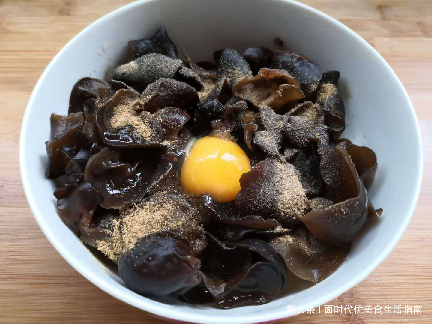 木耳新吃法,3分钟就出锅,咸香酥脆,比肉还好吃,饭店都吃不到