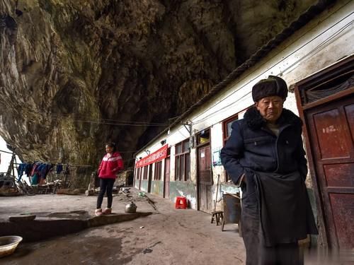 云南有座神秘天坑群，坑底生活着32人，与世隔绝60年却成网红景点