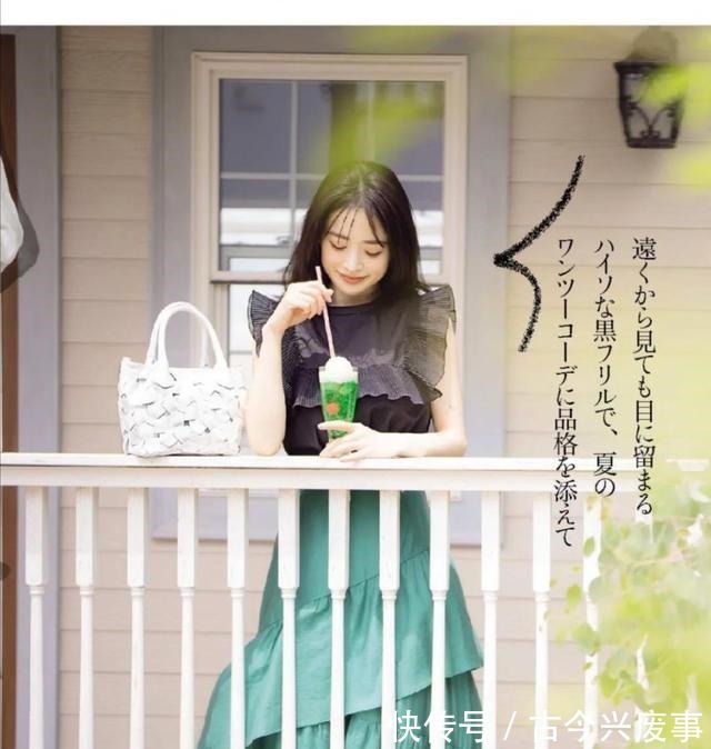 裙装 对于女人来说穿衣风格很重要,简单的日常搭配,直接穿出温柔范儿