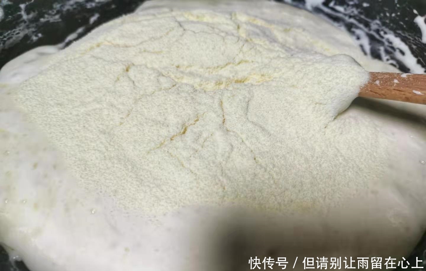 过年的小零食不要买,脆中带韧的奶香牛轧饼干,自己做简单方便