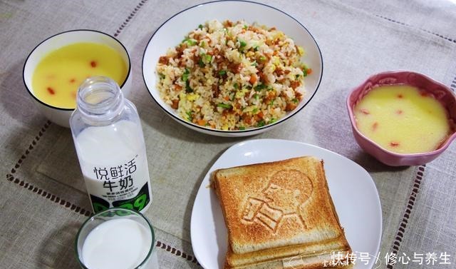 勤快宝妈家早餐朋友圈火了,每天有新花样,早餐店都没这丰盛