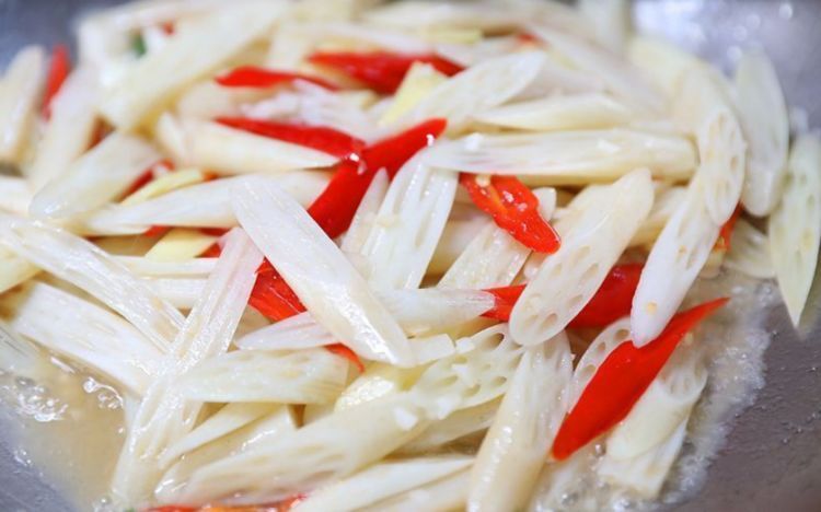 健康|穷人的“阿胶”找到了，每天炒一盘，排出毒素，肌肤水嫩年轻