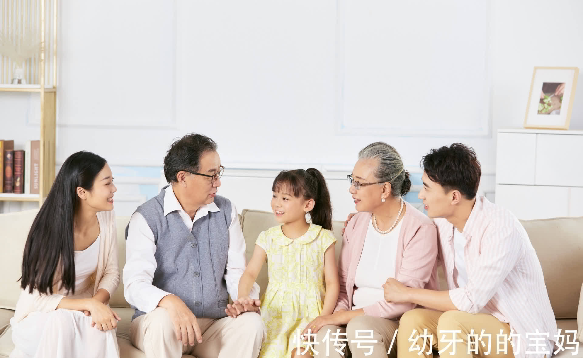 血缘关系|姥姥带娃越来越多,姥姥带娃的优势,替奶奶感到心酸