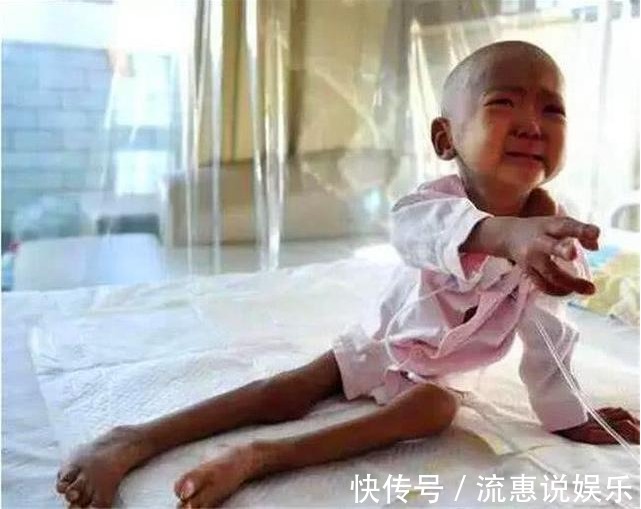 男孩|5岁儿子枯瘦如柴,一个月没进食,他伸手想要吃东西却被妈妈阻止