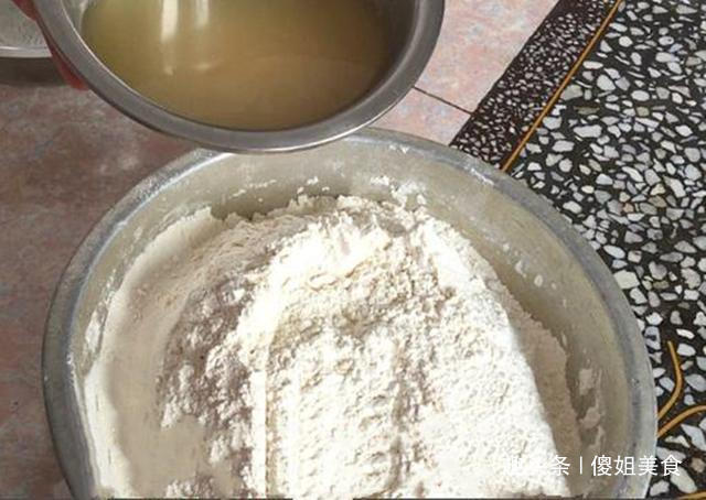 馒头|蒸馒头,直接加酵母是大错特错,教你正确做法,馒头香软好吃