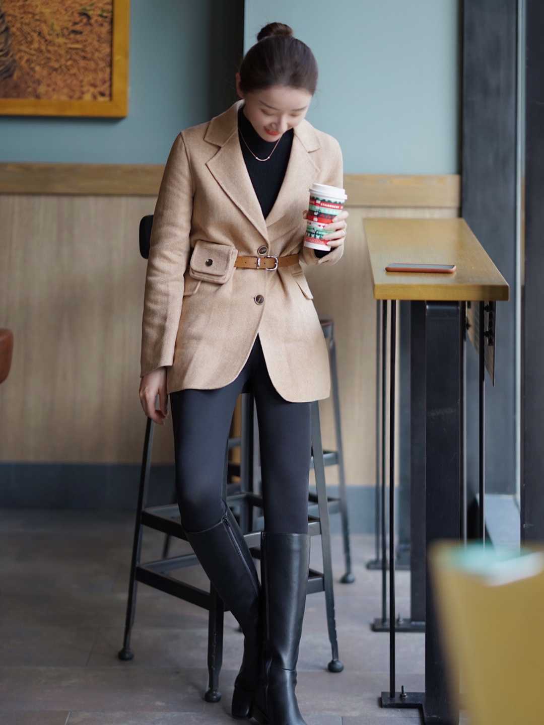 小姐姐|~小王~长款大衣太容易撞衫了怎么办?别怕,用短款毛呢代替它也可以很美