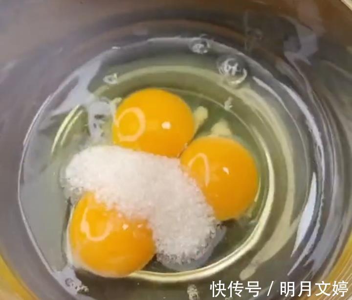 玉米油|做蛋糕,不用烤箱,教你一招,细腻蓬松,香甜可口,好吃又省事