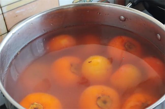 苦涩味|暖柿子,教你两个小技巧,柿子香甜脆爽又好吃,方法超简单