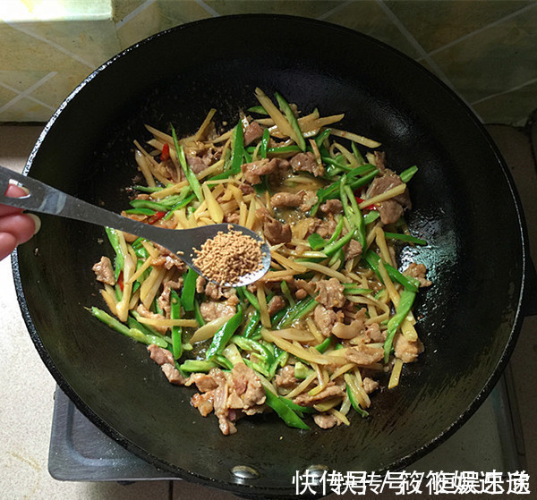 好吃|炒瘦肉时,记住4个小技巧,不管炒啥肉都好吃,嫩滑美味