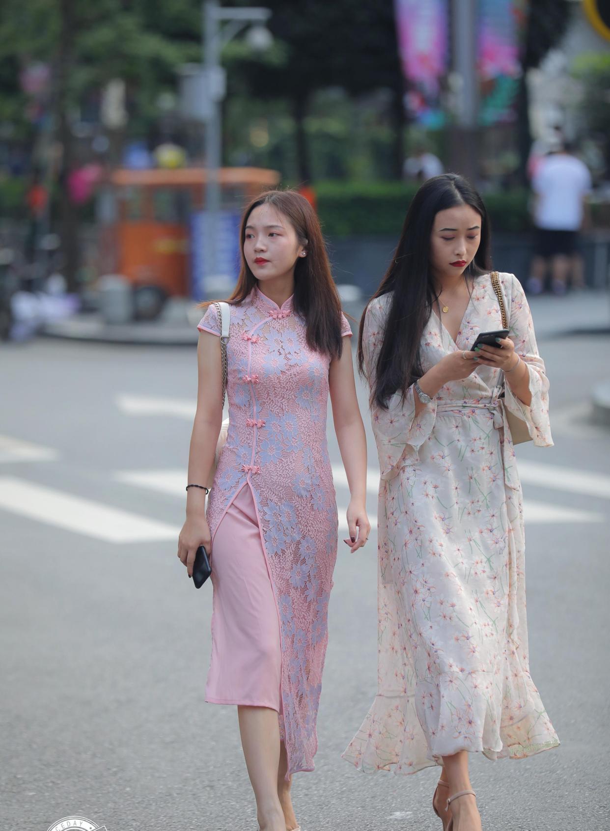 夹克|高腰设计的连衣裙穿上后很显瘦，营造完美气质，简约保暖