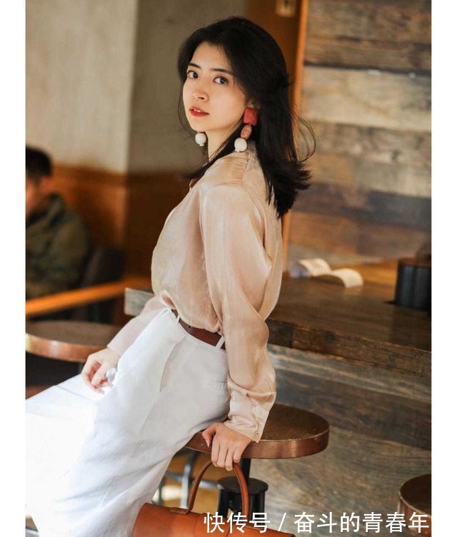 时髦 白色裤子怎么穿才够好看搭配上衬衫高级感满分,想不时髦不行!