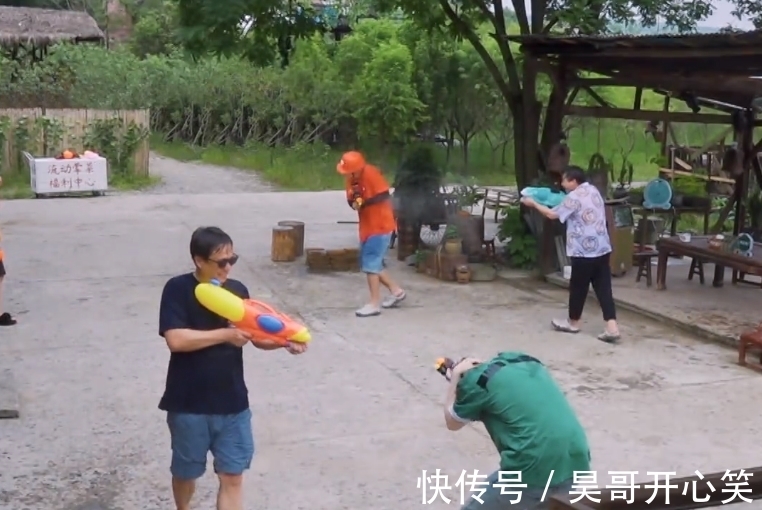 张艺兴|五季了,《向往》洗澡间首次曝光,和我们想象的差距很大