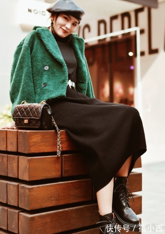 半身裙 冬季穿搭要有女人味,试试“毛茸茸的外套”,精致与温柔感都有了