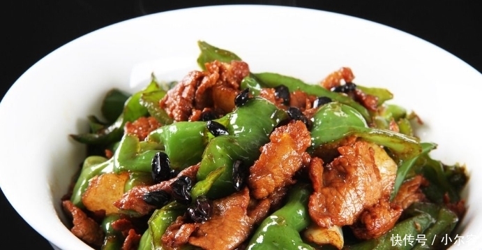 炒猪肉，别只会用料酒去腥，多加1步，猪肉鲜嫩香弹，不粘锅