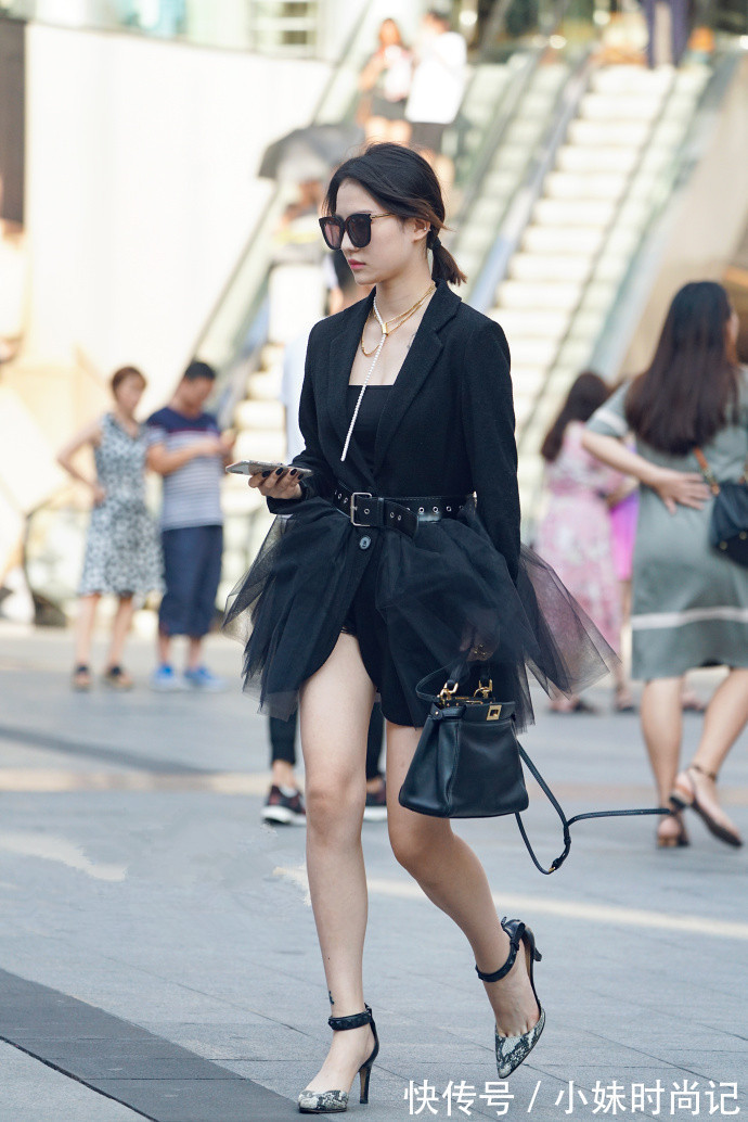 路人 街拍路人,时尚潮流的搭配参考,让你彰显个性美