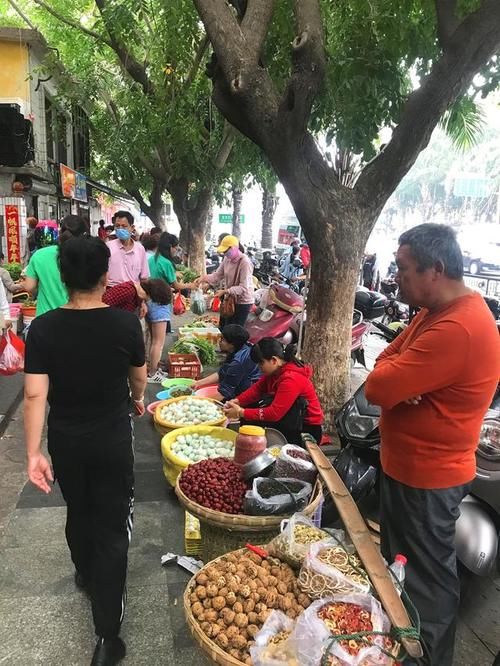 在海南东方逛早市，与东北有何不同？海边的早餐就该这样