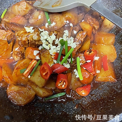 #暖冬酱在手，嗨吃部队锅# 超下饭！韩式炖猪排